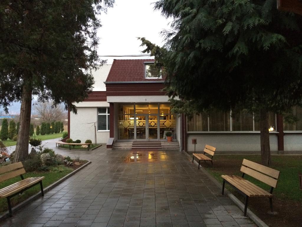 Prenociste Gazela Bed & Breakfast Pirot Luaran gambar